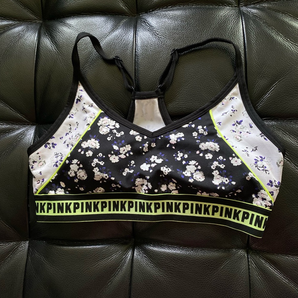 PINK Victoria Secret ultimate lightly lined sports bra